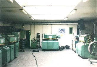 1995 pohled do lisovny osobních a nákladních protektorů